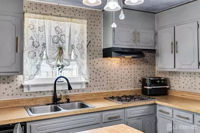 376 Wilmont Street, South Amboy, NJ 08879 - Photo 9