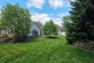 47 Hedge Row Rd, Plainsboro Township, NJ 08540 - Photo 15