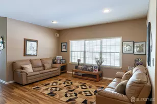 125 Fontaine Ct, Monroe Township, NJ 08831 - Photo 5