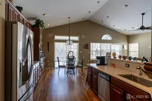 125 Fontaine Ct, Monroe Township, NJ 08831 - Photo 11