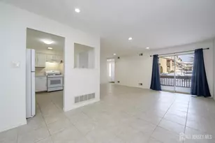 303 Michaels Ct, Woodbridge Township, NJ 07095 - Photo 7