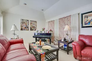 25 Martin Van Buren Dr, Monroe Township, NJ 08831 - Photo 7