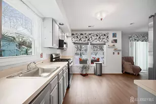 107 Lloyd Ct, East Brunswick Township, NJ 08816 - Photo 5