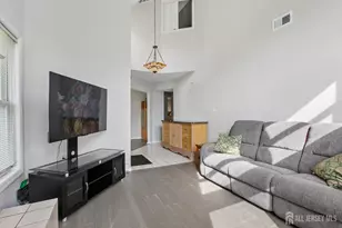 107 Lloyd Ct, East Brunswick Township, NJ 08816 - Photo 3