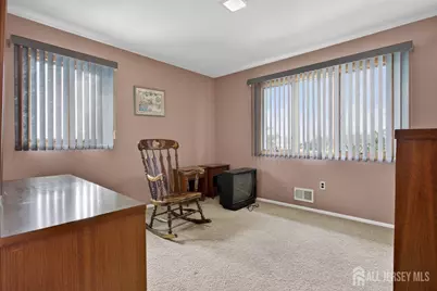 30 Iroquois Drive, Sayreville, NJ 08859 - Photo 15