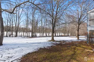 225 Medford Ct, Manalapan Township, NJ 07726 - Photo 11