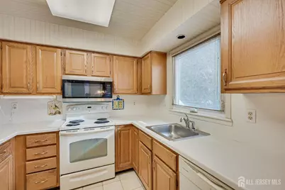 628 Windsor Way #B, Monroe Township, NJ 08831 - Photo 17