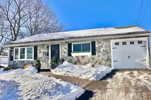 8 Willow Ct, Sayreville, NJ 08859 - Photo 1