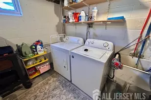 8 Willow Ct, Sayreville, NJ 08859 - Photo 33