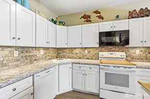 13D Canterbury Dr, Monroe Township, NJ 08831 - Photo 5