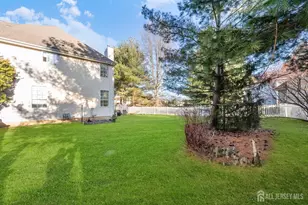 46 Pin Oak Dr, North Brunswick Township, NJ 08902 - Photo 25