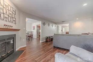 33 Vandeventer Ct, Sayreville, NJ 08872 - Photo 9