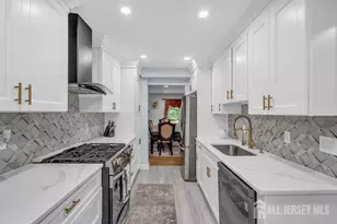 28 Hawthorn Dr, Edison, NJ 08820 - Photo 3