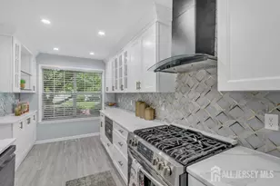 28 Hawthorn Dr, Edison, NJ 08820 - Photo 9