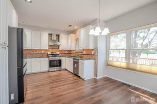 5 Fairmount Ct, Monroe Township, NJ 08831 - Photo 9