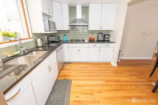 62 Hillcrest Ave, Edison, NJ 08817 - Photo 5