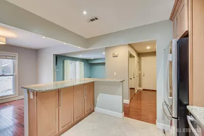 133 Oakmont Court, Edison, NJ 08820 - Photo 9