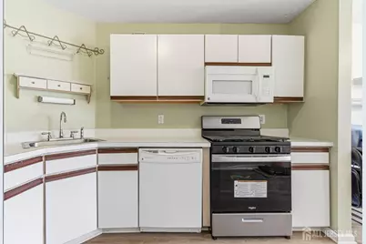 21 Newburgh Drive, Edison, NJ 08820 - Photo 9