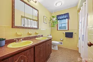 18 Apache Ct, East Brunswick Township, NJ 08816 - Photo 33