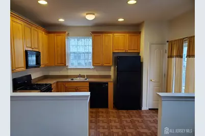 202 Alder Court, New Brunswick, NJ 08901 - Photo 11