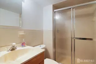 10 Elizabeth Ct, Edison, NJ 08817 - Photo 17