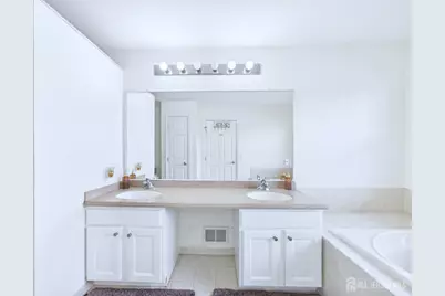 13 Skurka Court, Sayreville, NJ 08872 - Photo 19