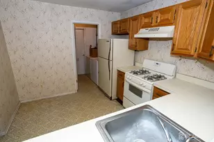 15 Hearthstone Dr, Edison, NJ 08820 - Photo 13