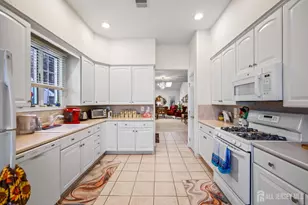 17 Kingston Ct, Monroe Township, NJ 08831 - Photo 15