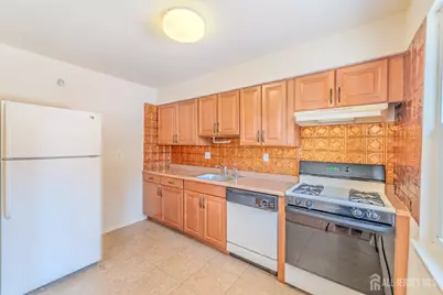 21 York Drive #3B, Edison, NJ 08817 - Photo 9