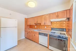 21 York Dr, Edison, NJ 08817 - Photo 9