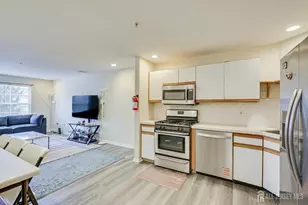 27 Edinburgh Ct, Edison, NJ 08820 - Photo 3