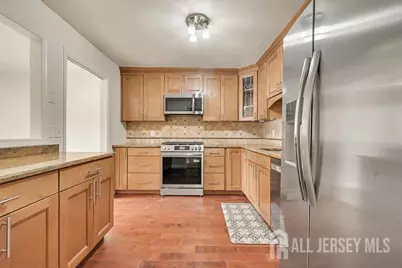 127 Oakmont Court, Edison, NJ 08820 - Photo 3