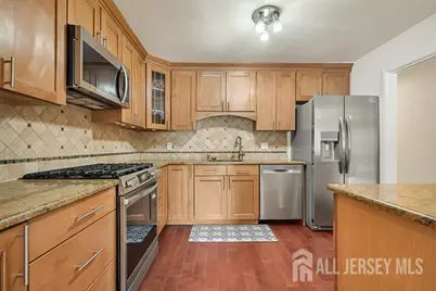 127 Oakmont Court, Edison, NJ 08820 - Photo 5