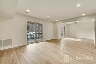 127 Oakmont Ct, Edison, NJ 08820 - Photo 9