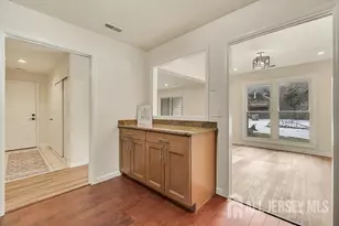 127 Oakmont Ct, Edison, NJ 08820 - Photo 3