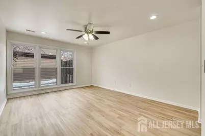 127 Oakmont Court, Edison, NJ 08820 - Photo 9