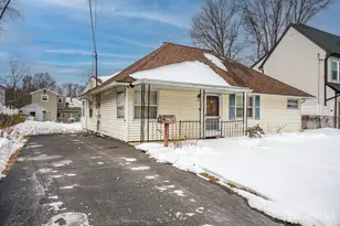 27 Stiles Rd, Edison, NJ 08817 - Photo 3