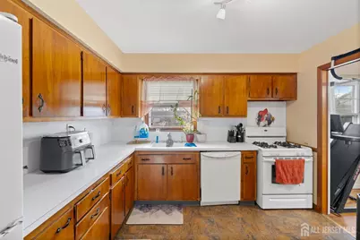 32 Sunset Drive, Port Reading, NJ 07064 - Photo 9