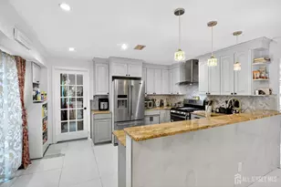 112 W Willow Street W, Colonia, NJ 07067 - Photo 11