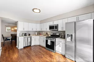 48 Sapphire Ln, Franklin Township, NJ 08823 - Photo 3