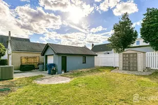 685 N Edgewood Pl, North Brunswick Township, NJ 08902 - Photo 3