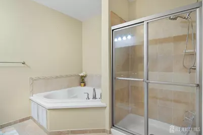 424 Regency Place, Woodbridge Township, NJ 07095 - Photo 25