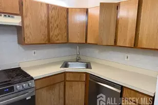 436 Danbury Ln, East Brunswick Township, NJ 08816 - Photo 5