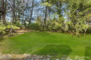 22 Briarwood Ct, South Brunswick Township, NJ 08540 - Photo 9