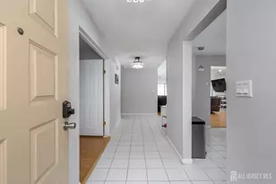 35 Carriage Pl, Edison, NJ 08820 - Photo 3