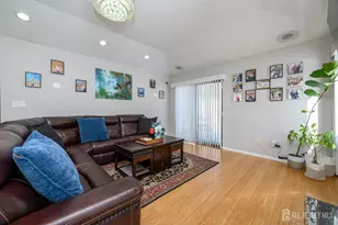 35 Carriage Pl, Edison, NJ 08820 - Photo 13