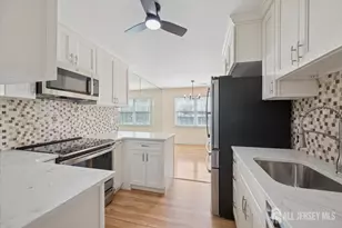 209 Green Hollow Dr, Iselin, NJ 08830 - Photo 5