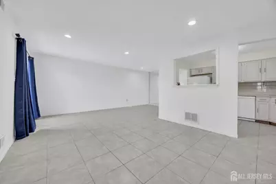 303 Michaels Court, Woodbridge Township, NJ 07095 - Photo 3