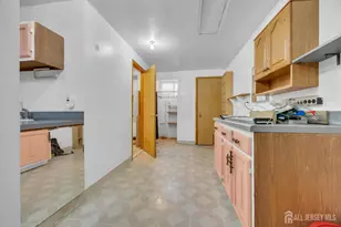 303 Michaels Ct, Woodbridge Township, NJ 07095 - Photo 23