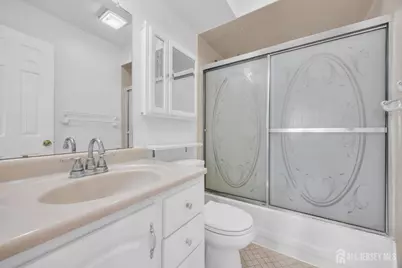 303 Michaels Court, Woodbridge Township, NJ 07095 - Photo 15